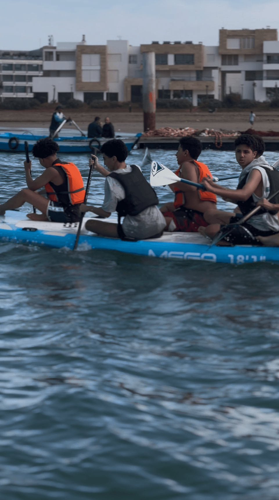 Stand Up Paddle - Collectif (8 pers.) - paddle-8ppl.png